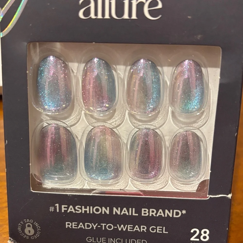 KISS Gel Fantasy Allure Nail‎ Kit - Iridescent Silver